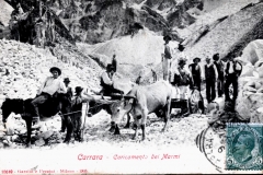 bm Carrara-caricamento dei marmi